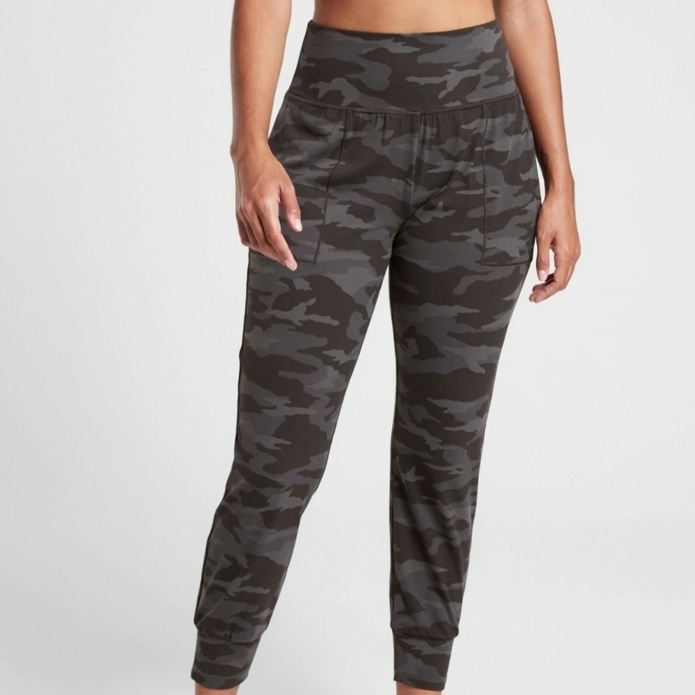 Athleta Salutation Camouflage Jogger Pants Sz Small Tall Black #627874 Nwt